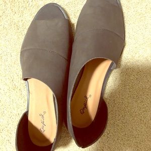 Open toe flats